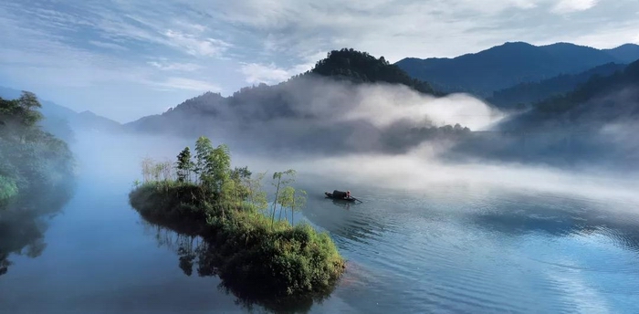 郴州旅游經(jīng)典東江湖霧漫小東江+丹霞高椅嶺精華一日游0購物0自費純玩品質(zhì)2人起天天發(fā)團